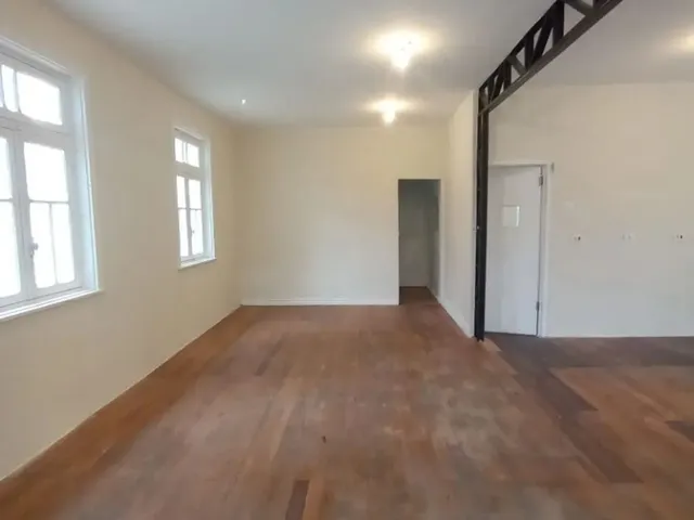 Prédio com 138m², para alugar, no bairro Centro em Curitiba