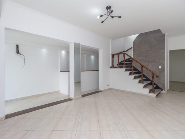 Foto do Prédio - Casa comercial para venda em Água Fria, 234m² | Lares e Andares Imóveis