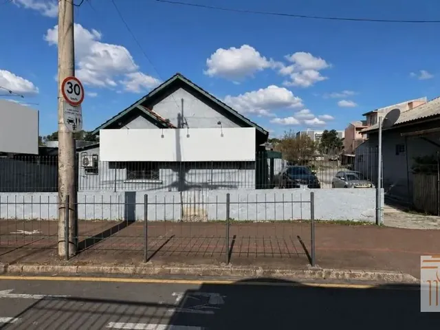 Prédio com 750m², para alugar, no bairro Bacacheri em Curitiba