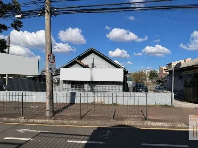 Prédio com 750m², para alugar, no bairro Bacacheri em Curitiba