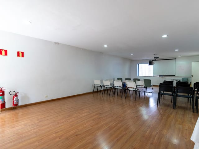 Foto do Prédio - Casa comercial para venda em Jardim Aeroporto, 500m² | Lares e Andares Imóveis