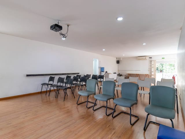 Foto do Prédio - Casa comercial para venda em Jardim Aeroporto, 500m² | Lares e Andares Imóveis