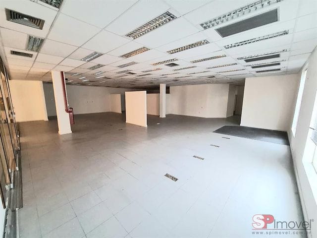 Prédio com 1000m², para alugar, no bairro Socorro em São Paulo