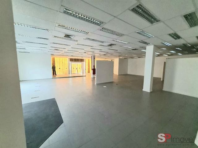 Prédio com 1000m², para alugar, no bairro Socorro em São Paulo