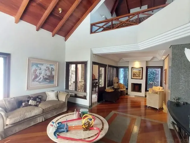 Prédio com 470m² 1 quarto e 5 banheiros, para alugar, no bairro Ahú em Curitiba