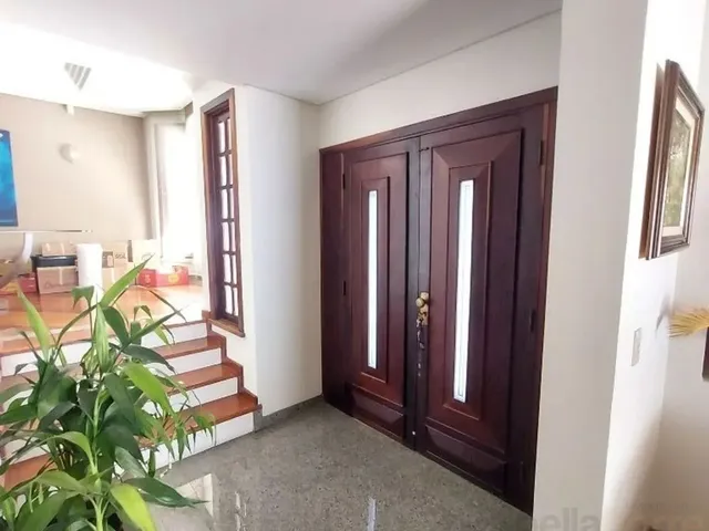 Prédio com 470m² 1 quarto e 5 banheiros, para alugar, no bairro Ahú em Curitiba