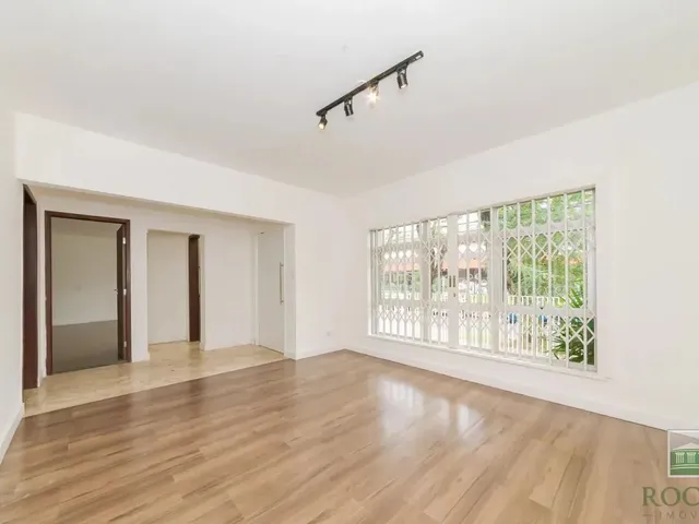 Prédio para alugar, no bairro Água Verde em Curitiba