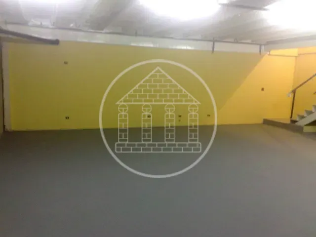 Prédio com 210m², à venda, no bairro Moema em São Paulo