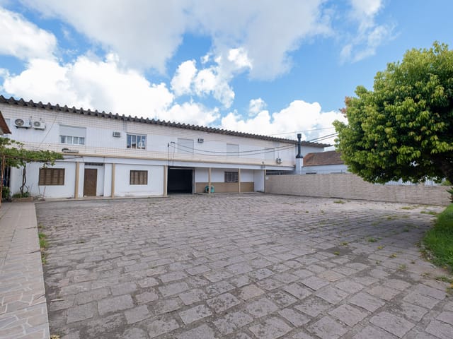 Prédio com 7200m², à venda, no bairro Três Vendas em Pelotas