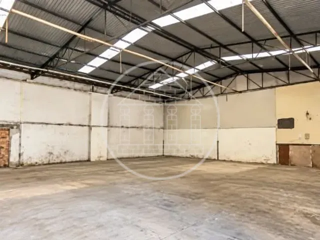 Prédio com 900m², para alugar, no bairro Floresta em Porto Alegre