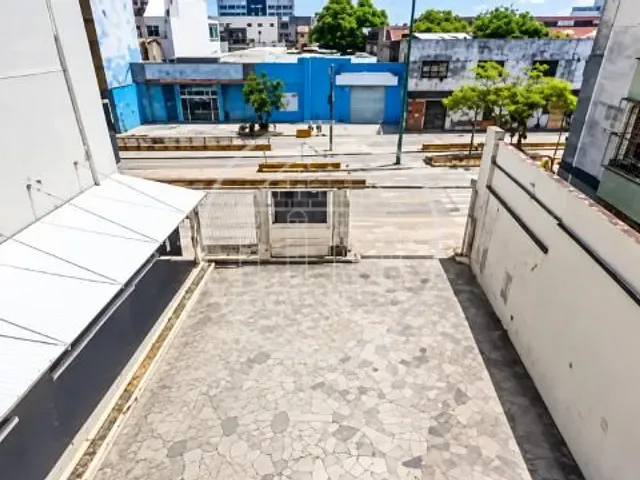 Prédio com 900m², para alugar, no bairro Floresta em Porto Alegre