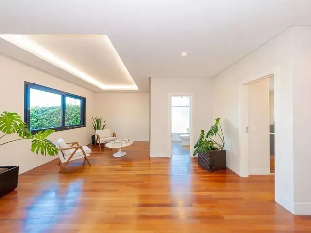 Prédio com 717m², para alugar, no bairro Vista Alegre em Curitiba