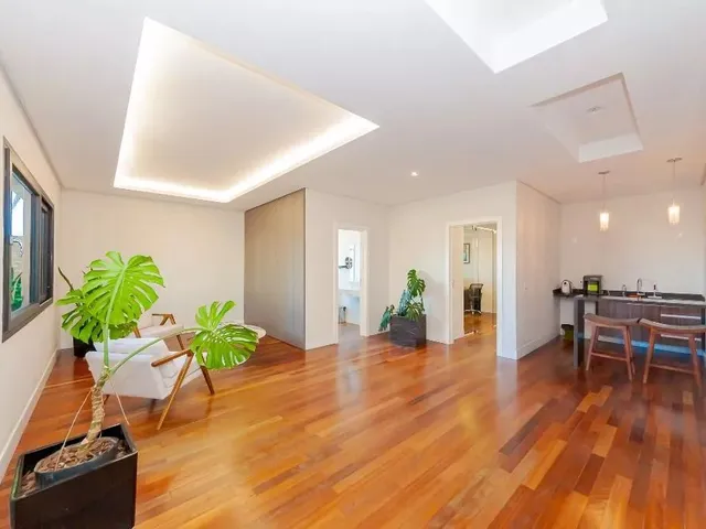 Prédio com 717m², para alugar, no bairro Vista Alegre em Curitiba