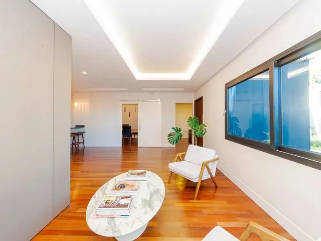 Prédio com 717m², para alugar, no bairro Vista Alegre em Curitiba
