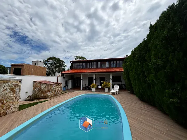 Prédio com 405m², à venda, no bairro São João do Rio Vermelho em Florianópolis