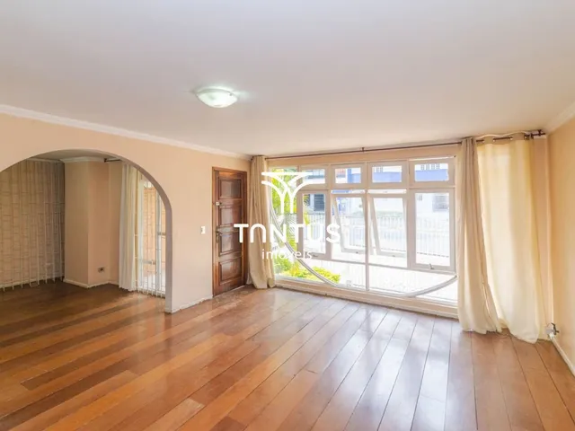 Prédio com 400m², à venda, no bairro Cristo Rei em Curitiba