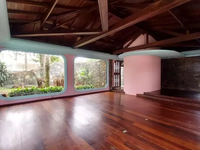 Prédio com 1200m² 1 quarto e 7 banheiros, à venda, no bairro São Lourenço em Curitiba