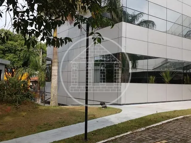 Prédio com 2170m², à venda, no bairro Interlagos em São Paulo