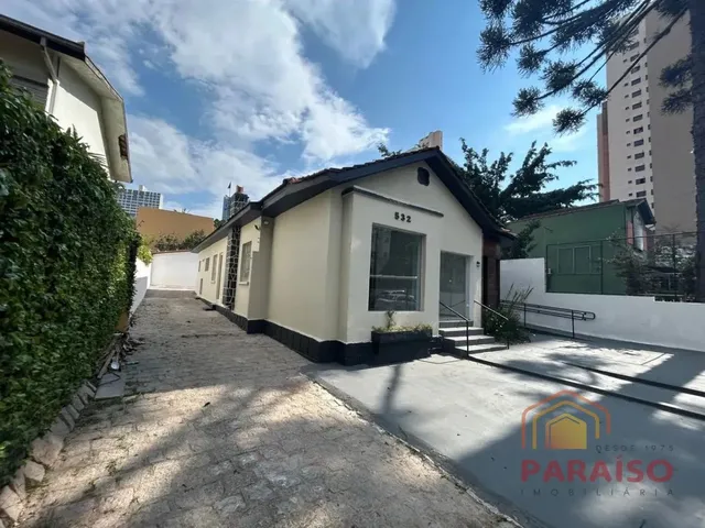 Prédio 4 quartos e 2 banheiros, para alugar, no bairro Cabral em Curitiba