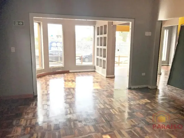 Prédio com 549m², para alugar, no bairro Cabral em Curitiba