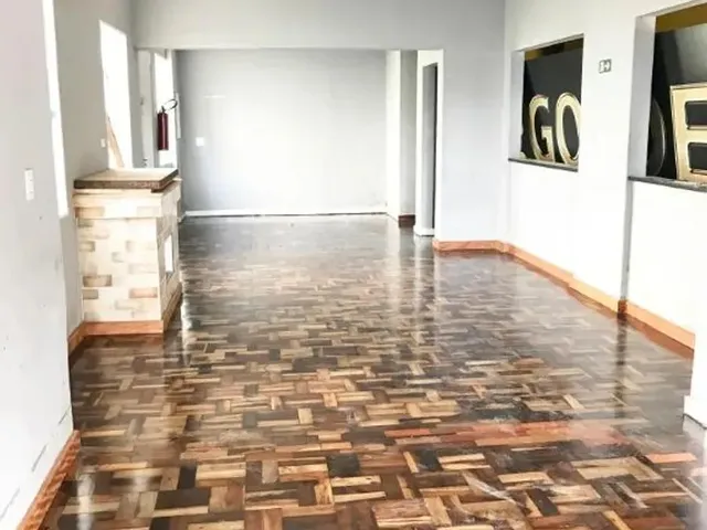 Prédio com 549m², para alugar, no bairro Cabral em Curitiba