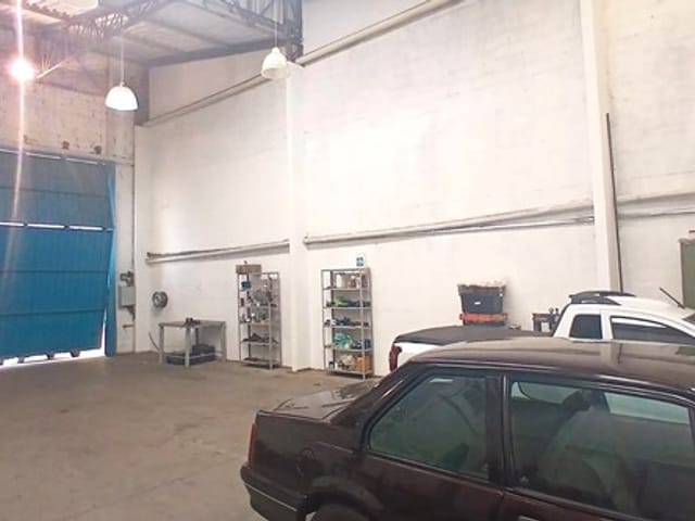 Prédio com 300m², à venda, no bairro Jardim Galetto em Itatiba