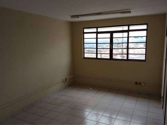 Prédio com 300m², à venda, no bairro Jardim Galetto em Itatiba