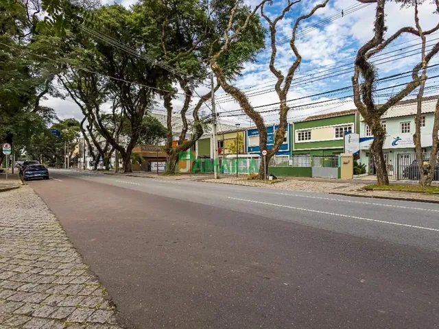 Prédio com 140m² 3 quartos e 2 banheiros, para alugar, no bairro Água Verde em Curitiba