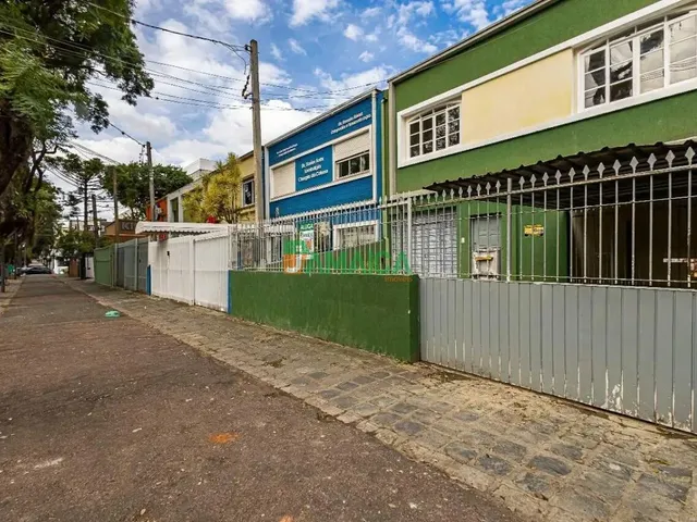 Prédio com 140m² 3 quartos e 2 banheiros, para alugar, no bairro Água Verde em Curitiba