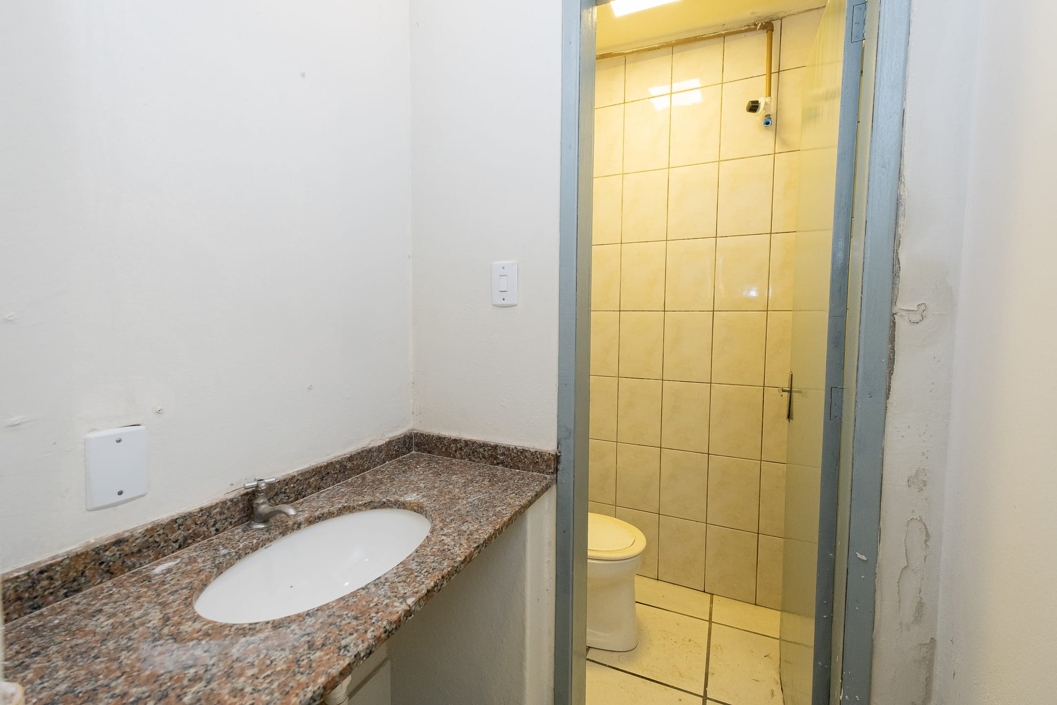 Prédio à venda no centro de Pelotas - 98 m², 2 banheiros, churrasqueira, mezanino e com alta visibilidade. - 13