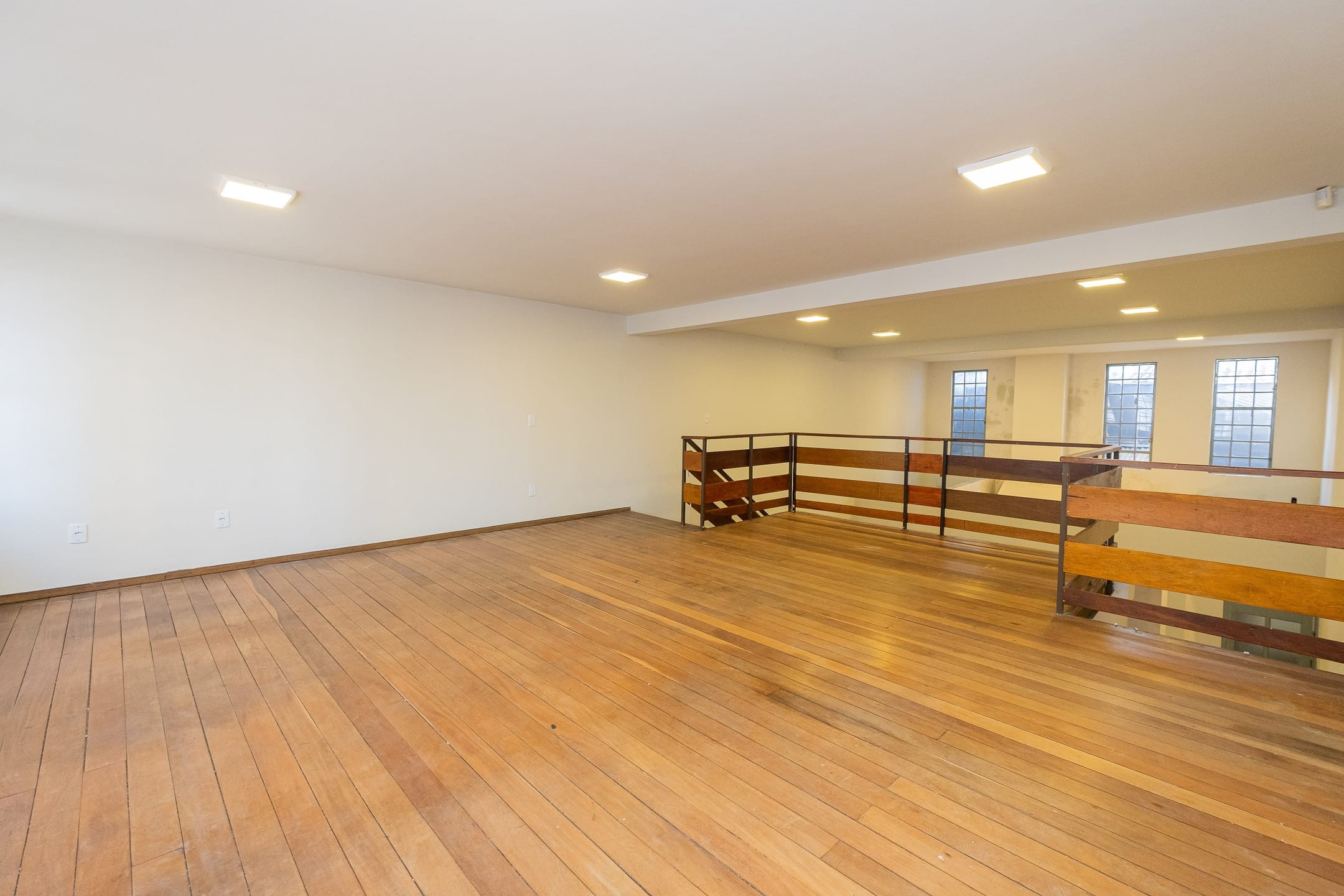 Prédio à venda no centro de Pelotas - 98 m², 2 banheiros, churrasqueira, mezanino e com alta visibilidade. - 9