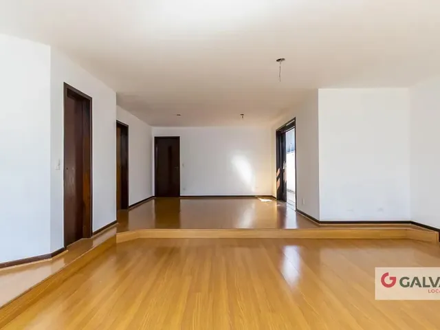 Prédio para alugar, no bairro São Lourenço em Curitiba