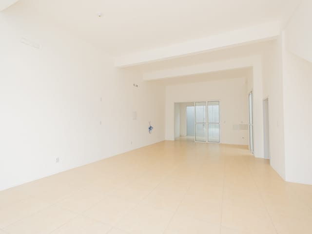 Foto do Prédio - Parte inferior de prédio comercial para aluguel no bairro Fragata em Pelotas RS com excelente localização ideal para empresas e comércio | UP Imóveis