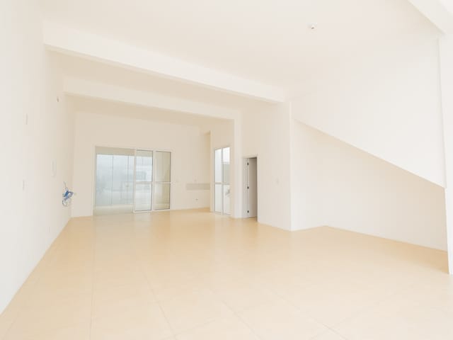 Foto do Prédio - Parte inferior de prédio comercial para aluguel no bairro Fragata em Pelotas RS com excelente localização ideal para empresas e comércio | UP Imóveis