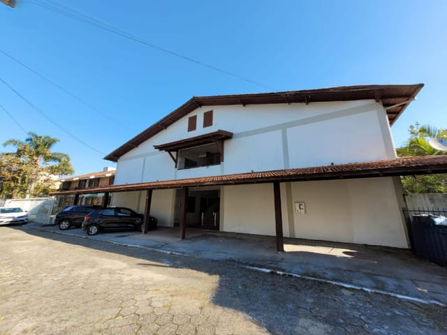 Prédio com 8950m², à venda, no bairro Cachoeira do Bom Jesus em Florianópolis