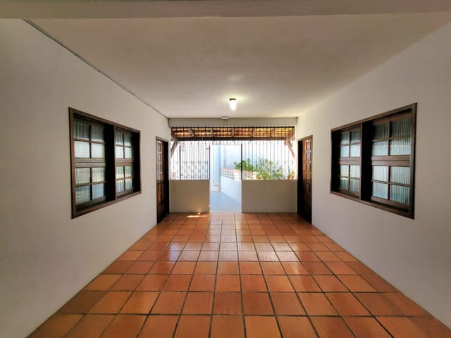 Prédio com 8950m², à venda, no bairro Cachoeira do Bom Jesus em Florianópolis