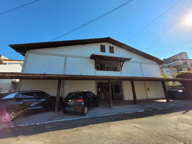 Prédio com 8950m², à venda, no bairro Cachoeira do Bom Jesus em Florianópolis