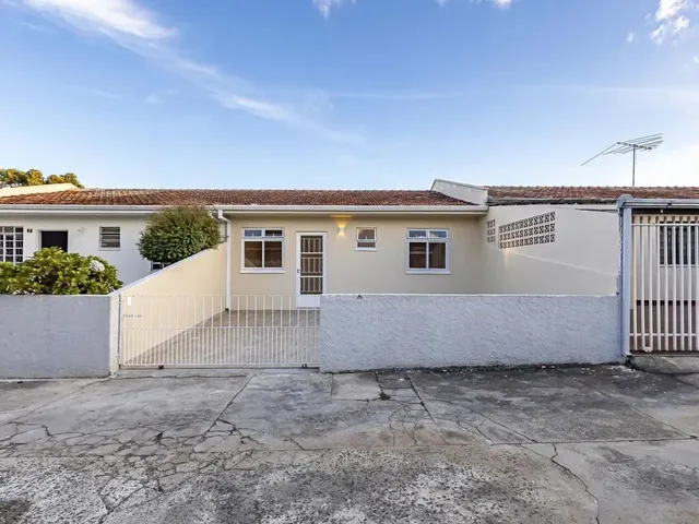 Casa 3 quartos e 1 banheiro, à venda, no bairro Fazendinha em Curitiba