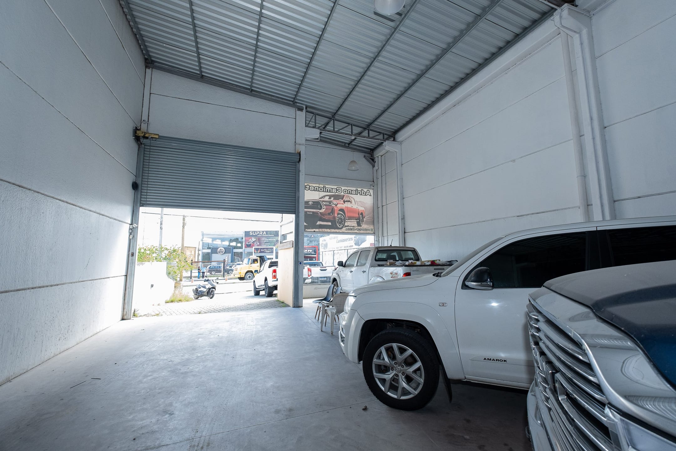 Prédio comercial na Av. Fernando Osório com 297m², mezanino, amplo pátio frontal e fundos — excelente visibilidade, ideal para seu negócio | Locação - 6