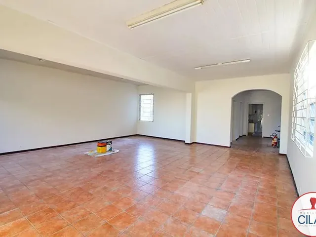Prédio 4 quartos e 2 banheiros, para alugar, no bairro Mercês em Curitiba