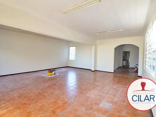 Prédio 4 quartos e 1 banheiro, para alugar, no bairro Mercês em Curitiba