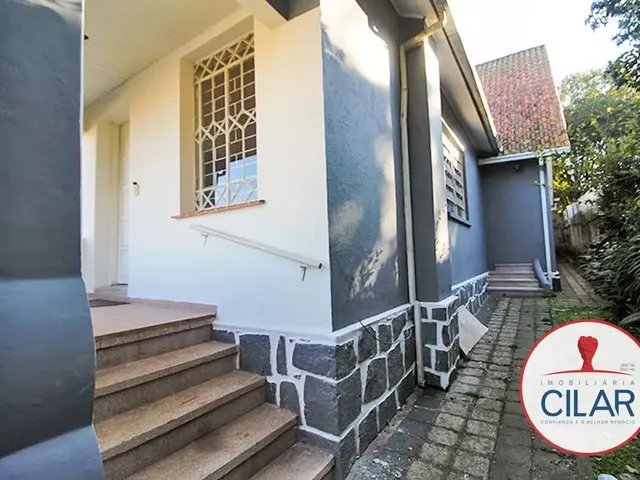 Prédio 4 quartos e 1 banheiro, para alugar, no bairro Mercês em Curitiba