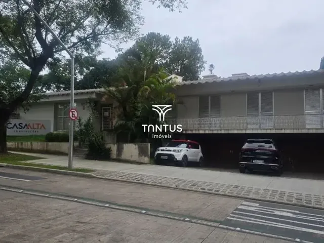Prédio com 856m², para alugar, no bairro Mercês em Curitiba