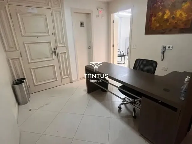 Prédio com 856m², para alugar, no bairro Mercês em Curitiba