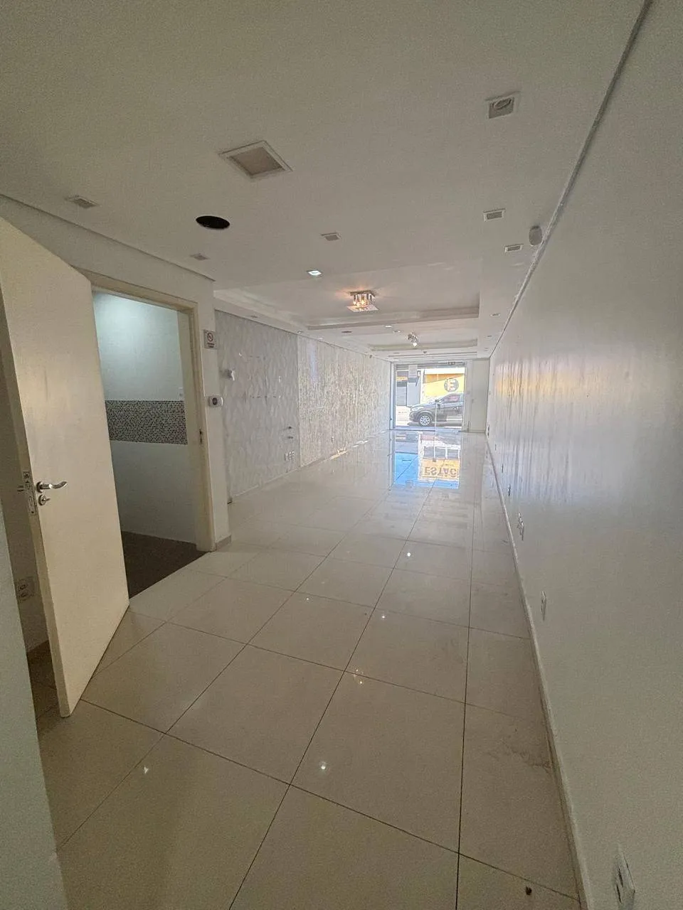 Prédio Comercial para Locação no Centro de Pelotas RS com Excelente Localização, Amplo Espaço e Fácil Acesso Comercial - 10