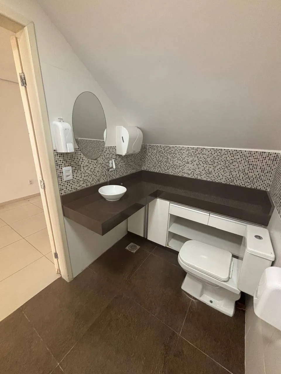 Prédio Comercial para Locação no Centro de Pelotas RS com Excelente Localização, Amplo Espaço e Fácil Acesso Comercial - 13