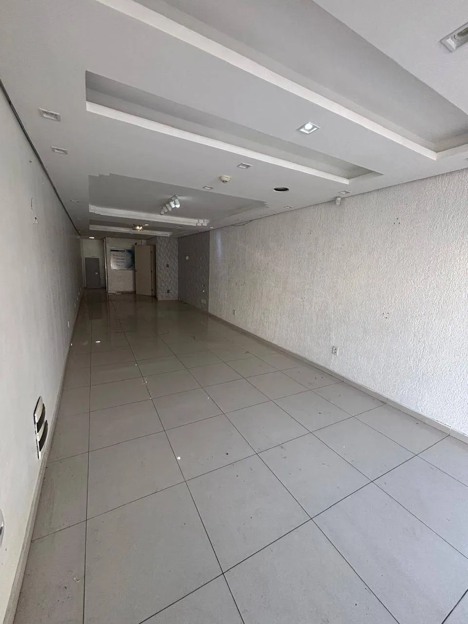 Prédio Comercial para Locação no Centro de Pelotas RS com Excelente Localização, Amplo Espaço e Fácil Acesso Comercial - 11
