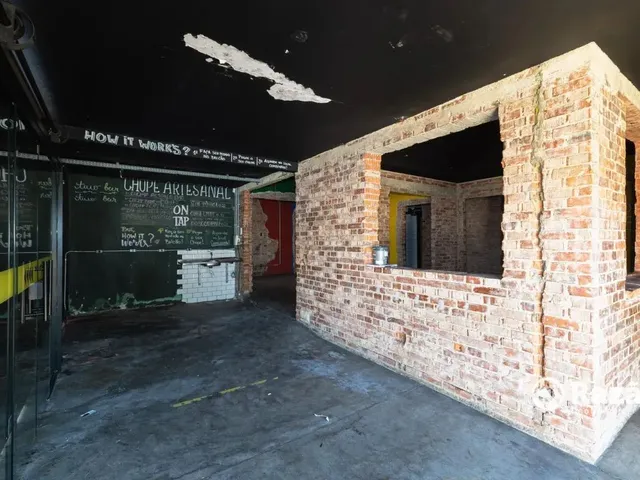 Prédio para alugar, no bairro Bacacheri em Curitiba
