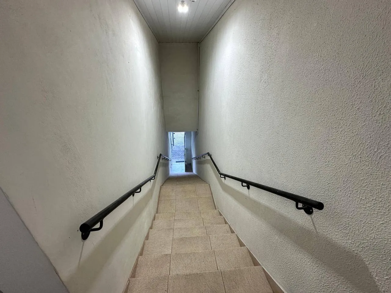 Prédio comercial a venda no Fragata, Pelotas - 440m², estrutura de uso misto, excelente ponto logístico e 3 apartamentos para renda imediata. - 27