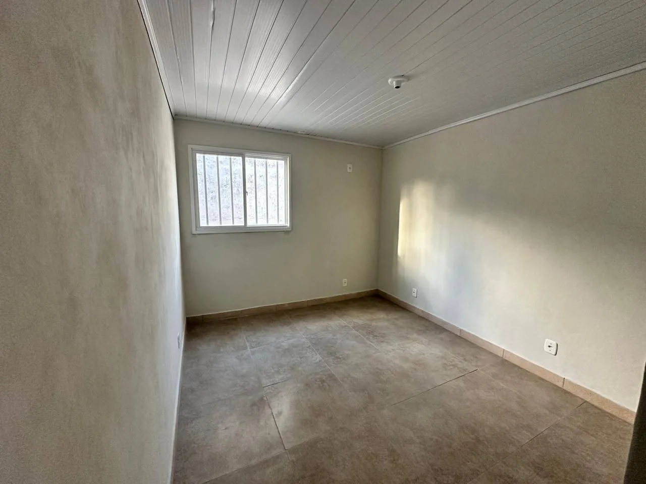Prédio comercial a venda no Fragata, Pelotas - 440m², estrutura de uso misto, excelente ponto logístico e 3 apartamentos para renda imediata. - 20